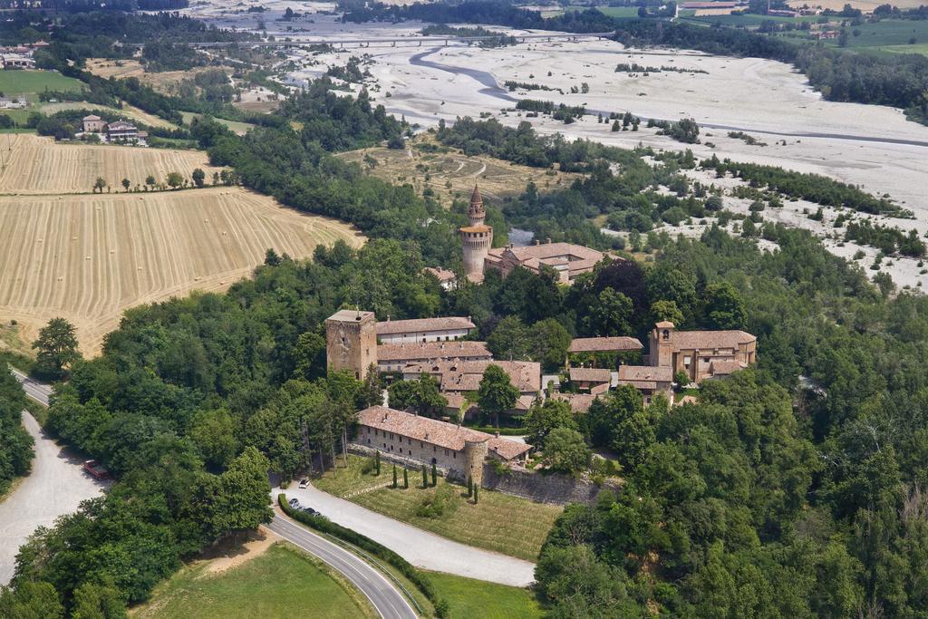Hotel Torre Di San Martino Gazzola Di Rivalta Bagian luar foto
